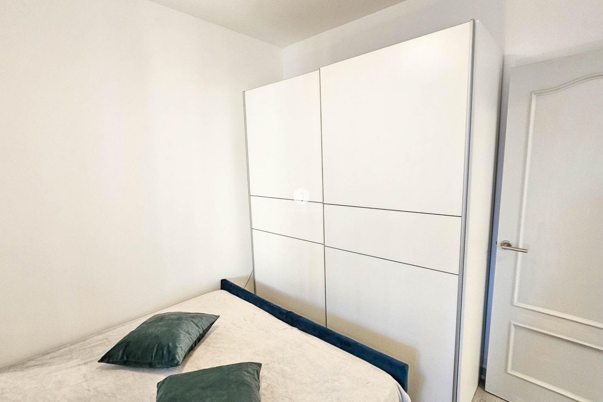 Z drugiej ręki - Szalet -
Torrevieja - El Limonar