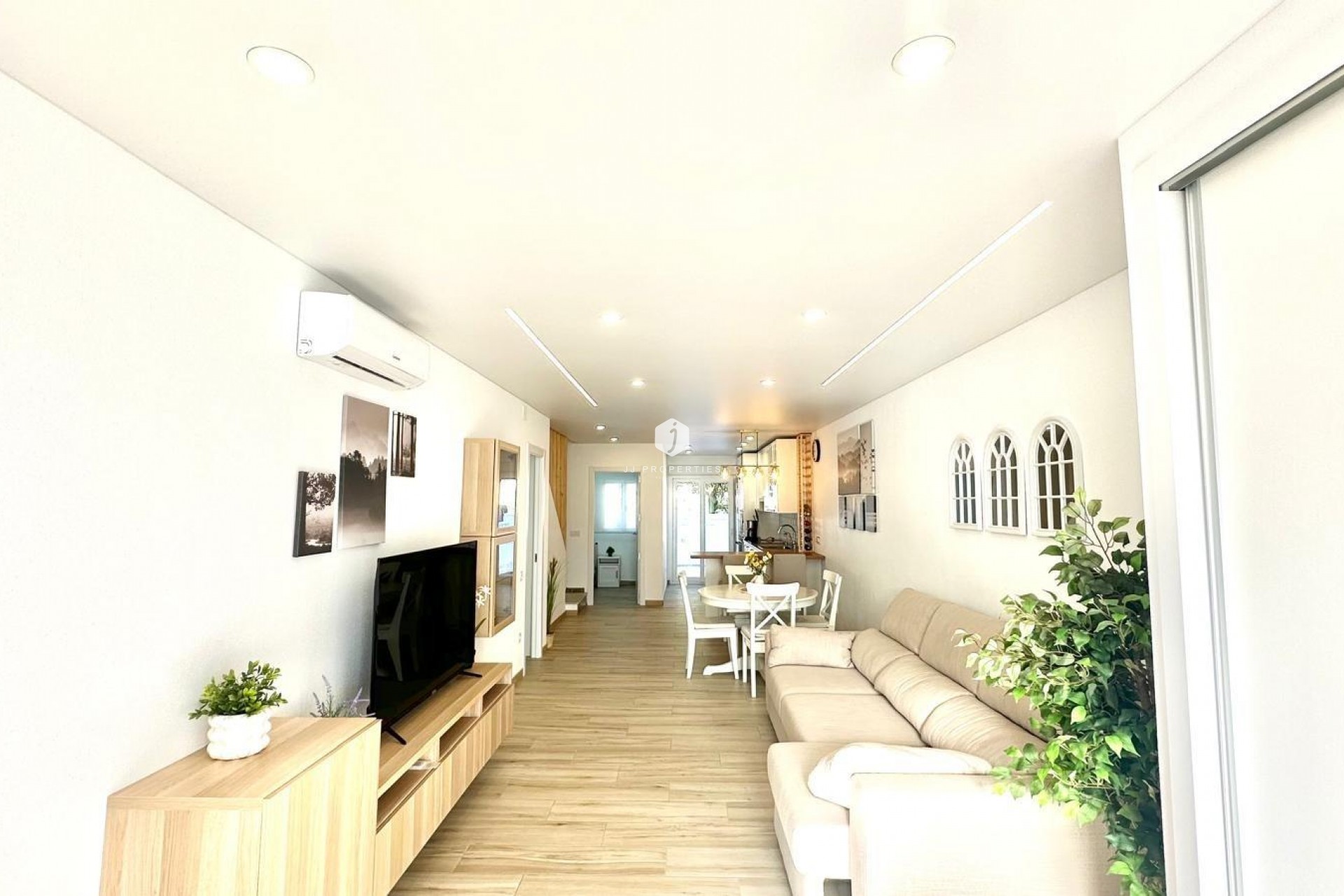 Z drugiej ręki - Szalet -
Torrevieja - Estacion de autobuses