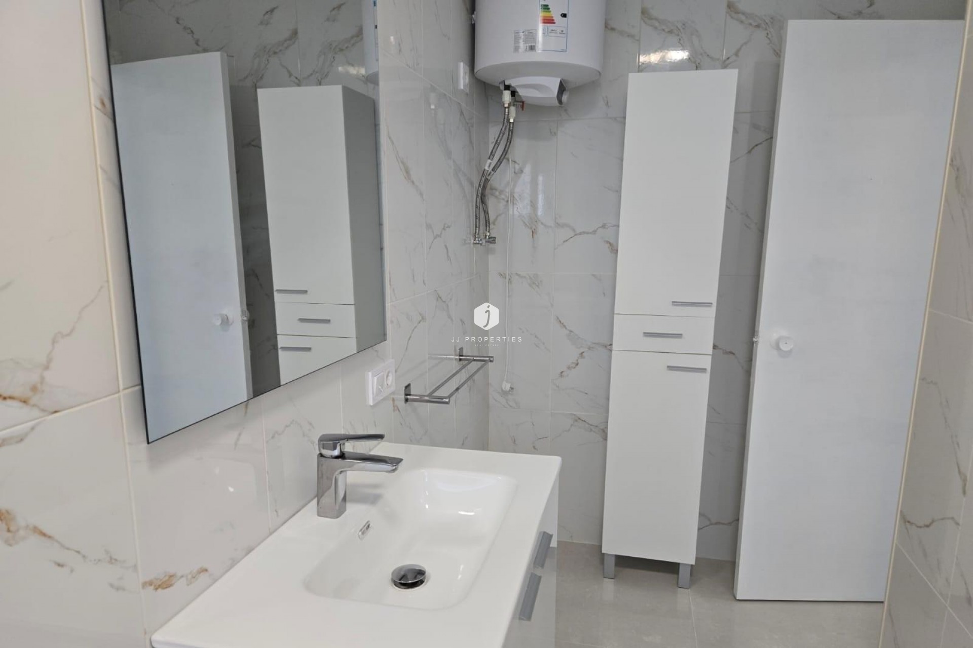 Z drugiej ręki - Szalet -
Torrevieja - La Mata