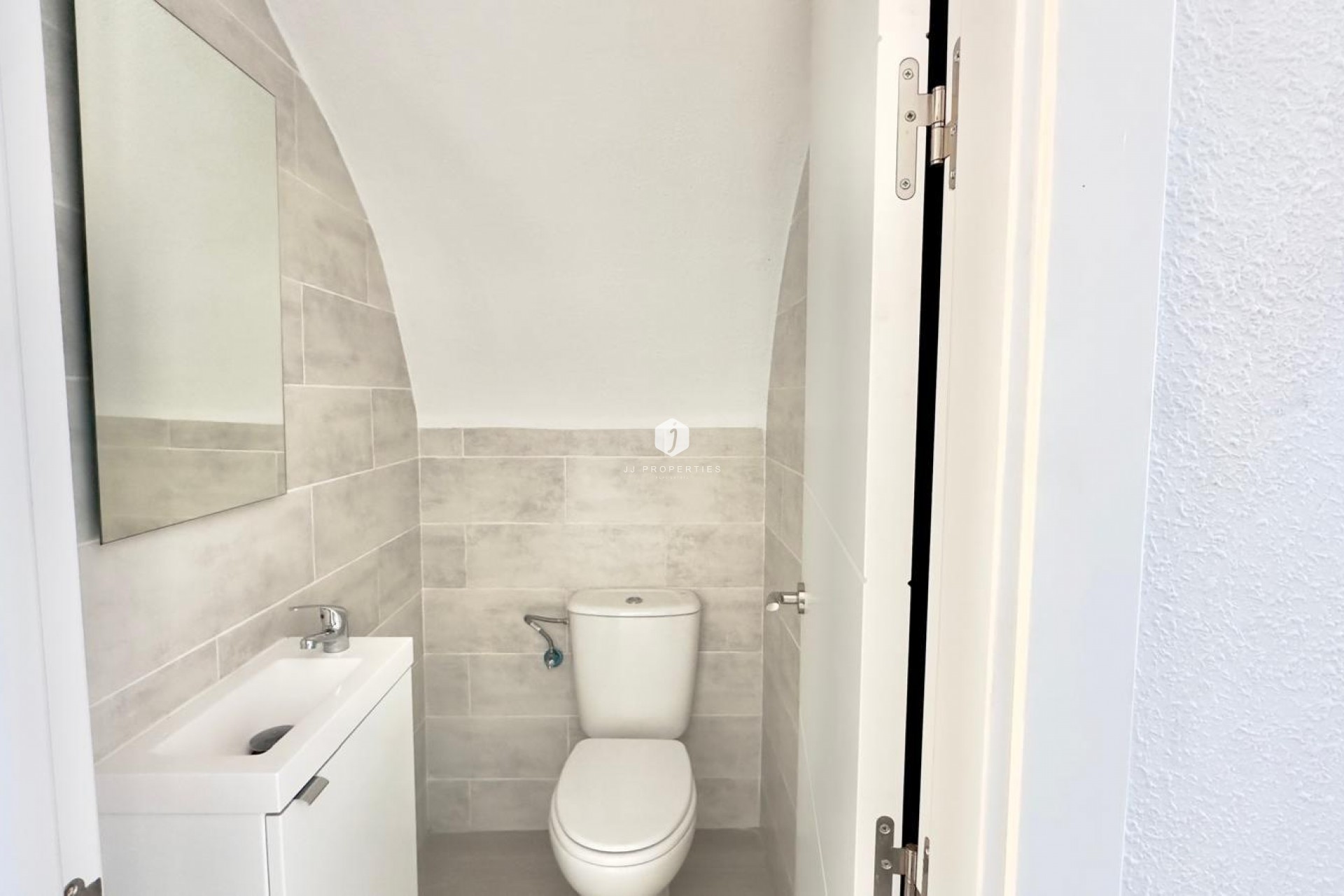 Z drugiej ręki - Szalet -
Torrevieja - La Mata