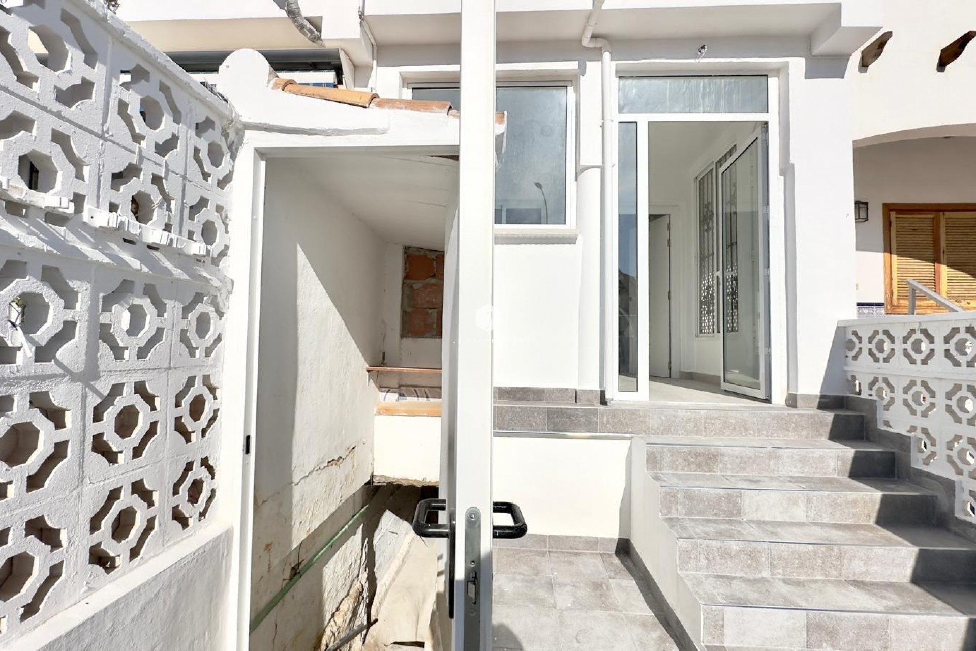 Z drugiej ręki - Szalet -
Torrevieja - La Mata