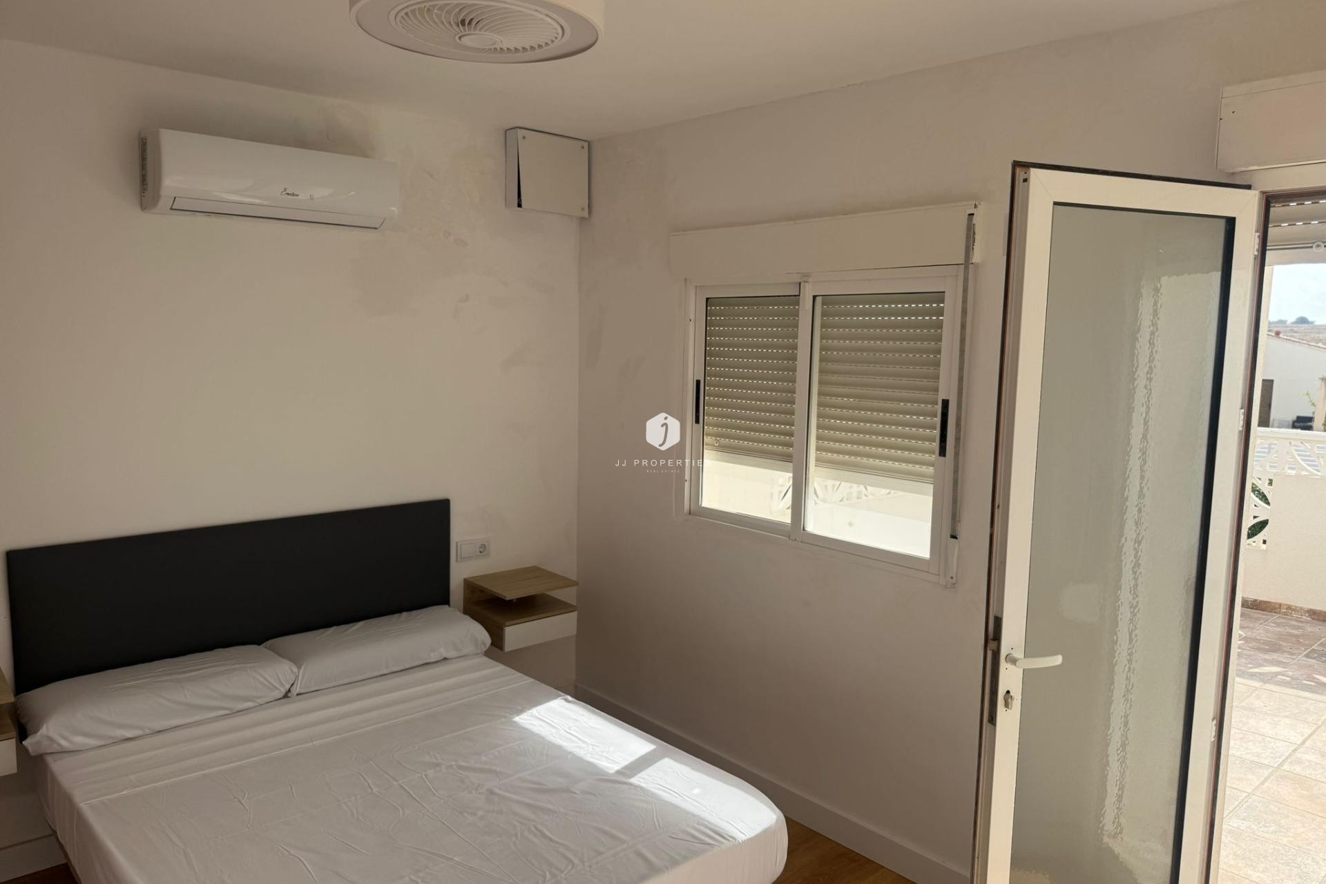 Z drugiej ręki - Szalet -
Torrevieja - La Siesta - El Salado - Torreta