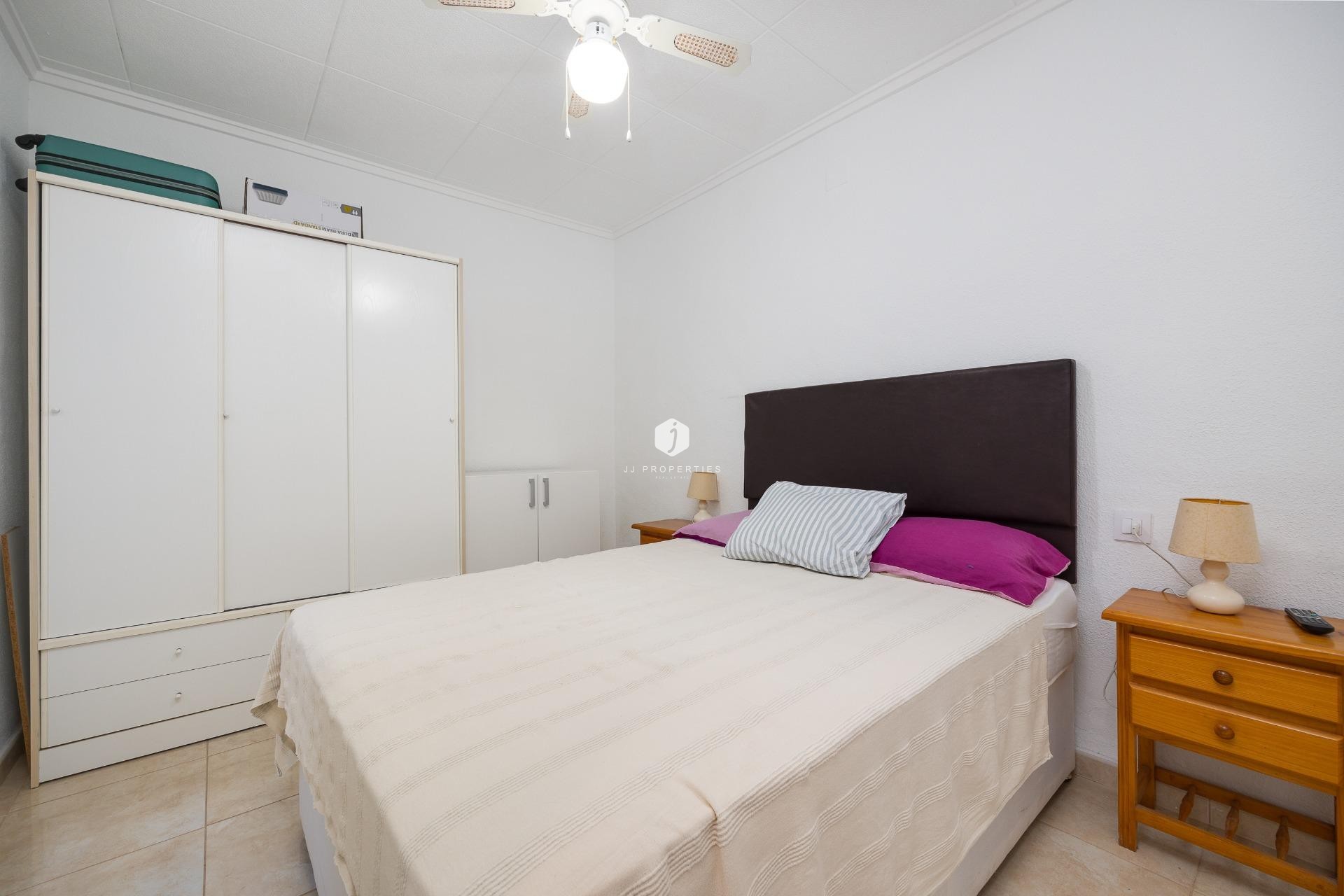 Z drugiej ręki - Szalet -
Torrevieja - La Siesta - El Salado - Torreta