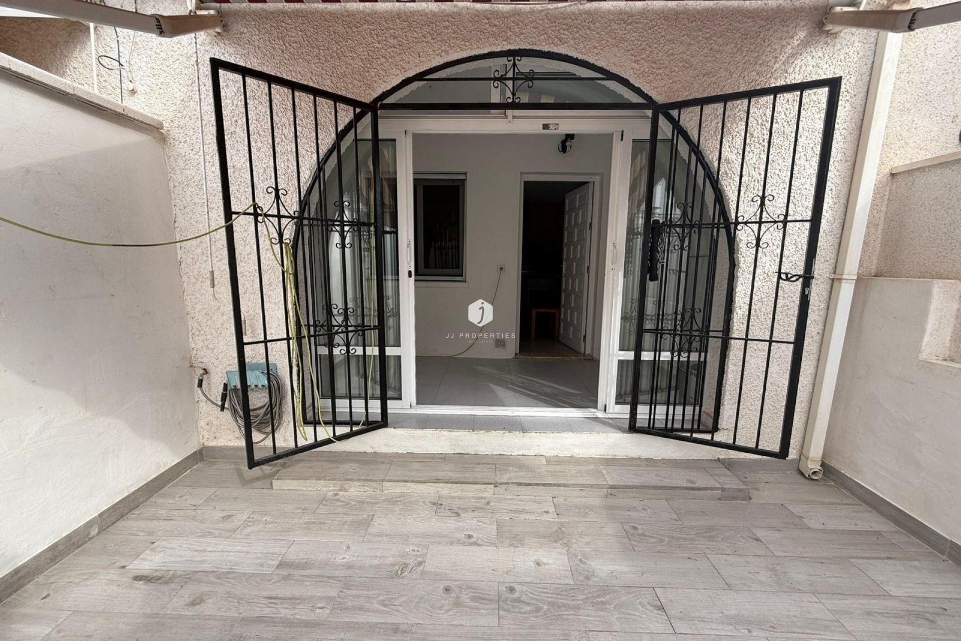 Z drugiej ręki - Szalet -
Torrevieja - La Siesta - El Salado - Torreta