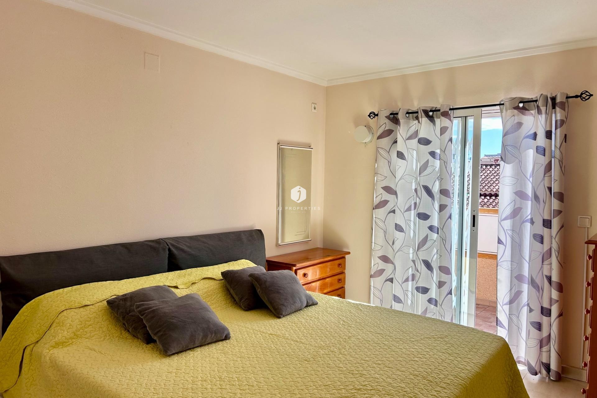 Z drugiej ręki - Szalet -
Torrevieja - La Siesta - El Salado - Torreta