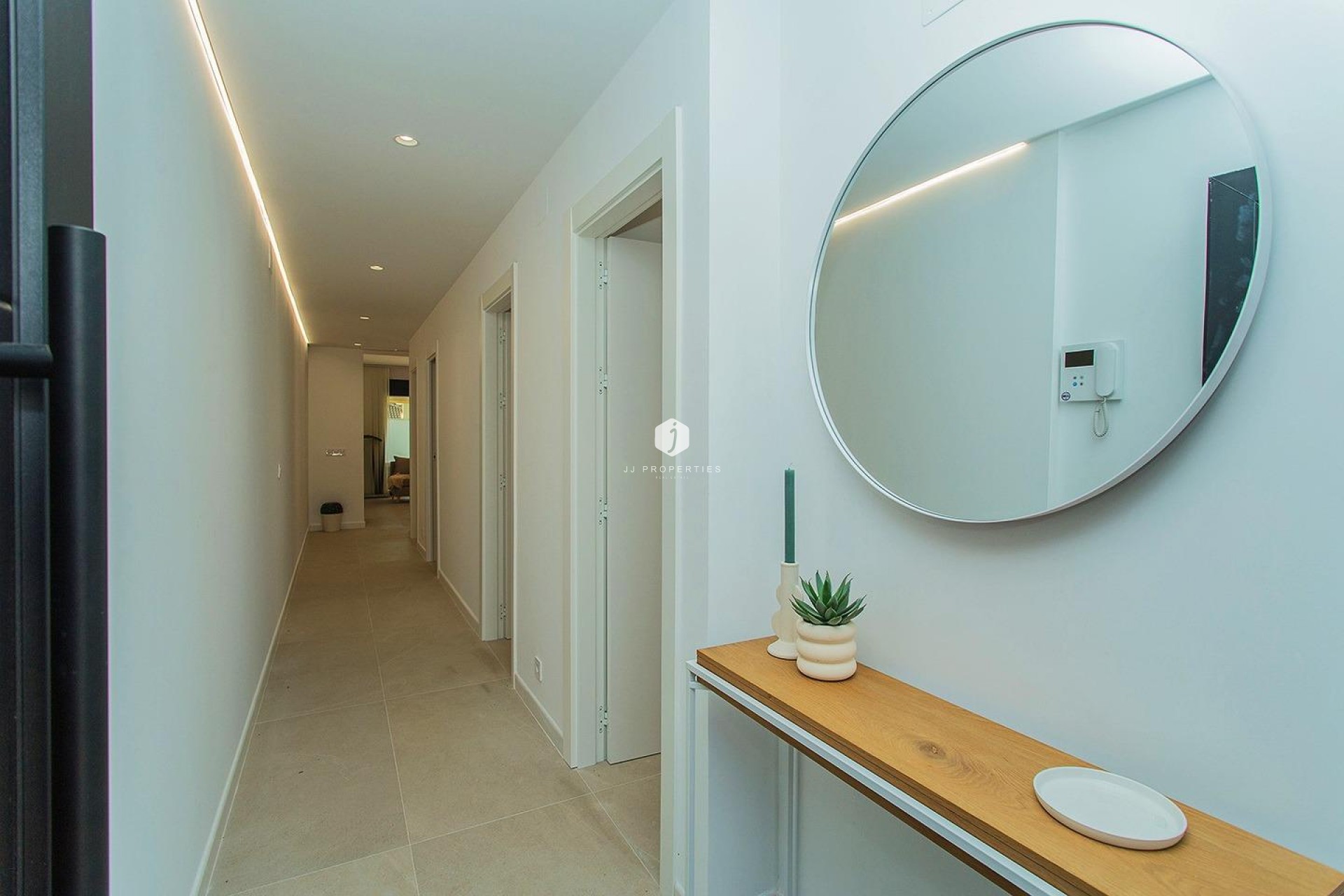 Z drugiej ręki - Szalet -
Torrevieja - La siesta