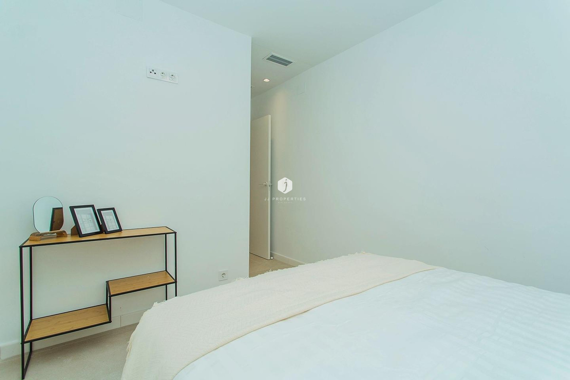 Z drugiej ręki - Szalet -
Torrevieja - La siesta