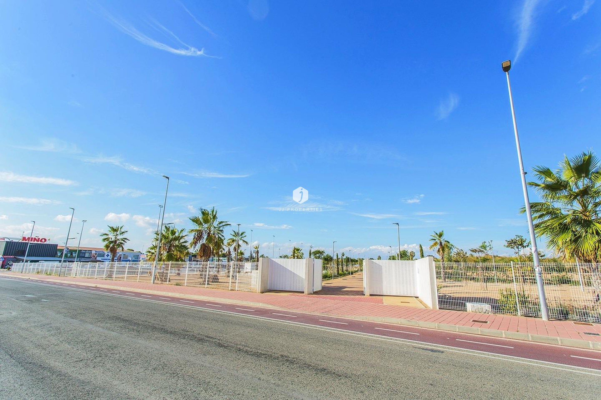 Z drugiej ręki - Szalet -
Torrevieja - La siesta
