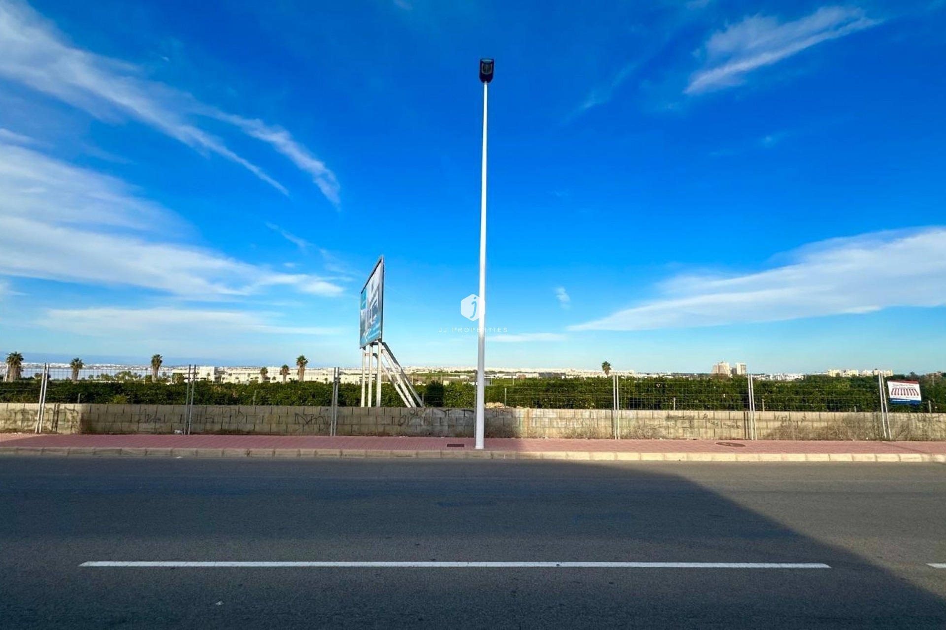 Z drugiej ręki - Szalet -
Torrevieja - La siesta