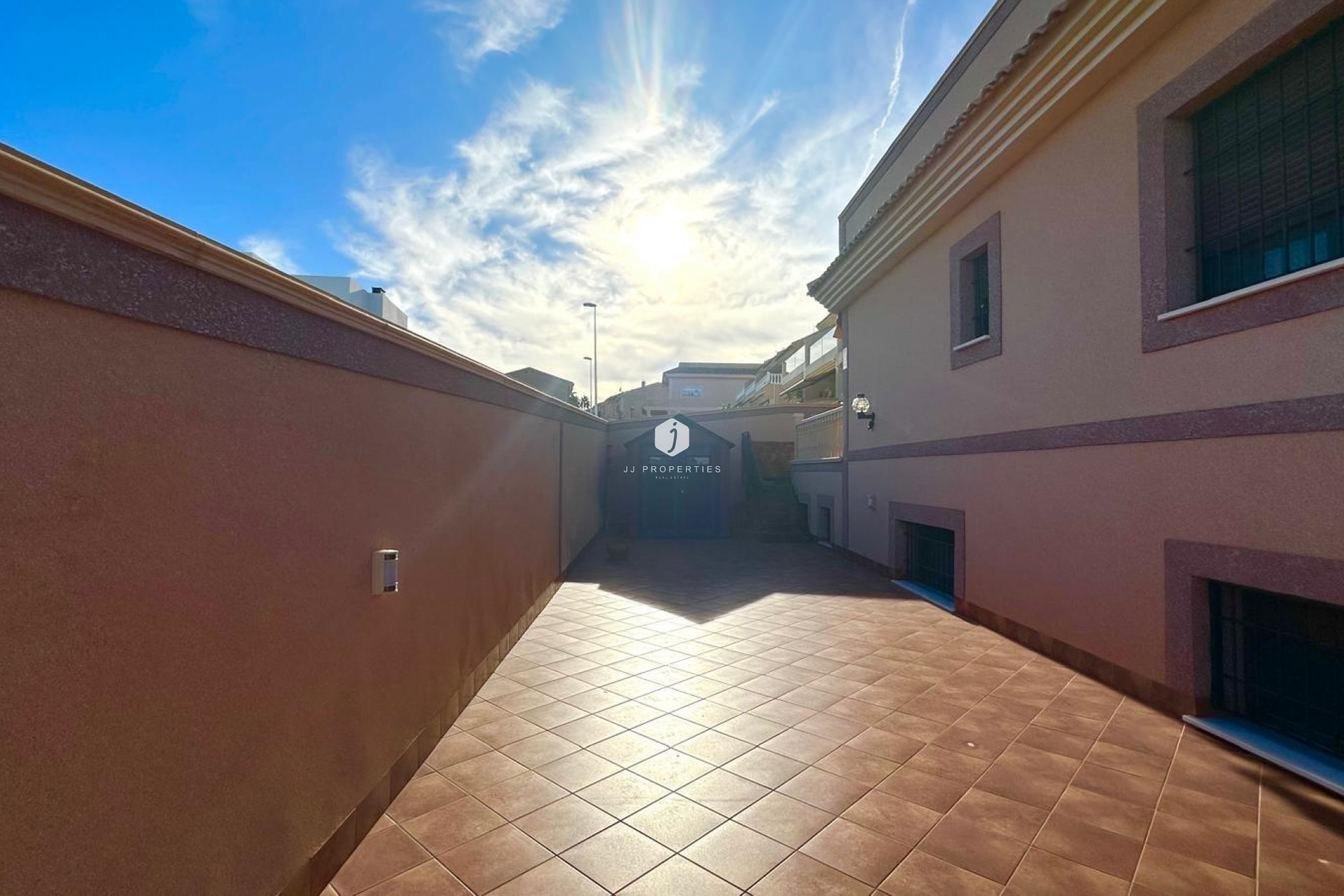 Z drugiej ręki - Szalet -
Torrevieja - La siesta