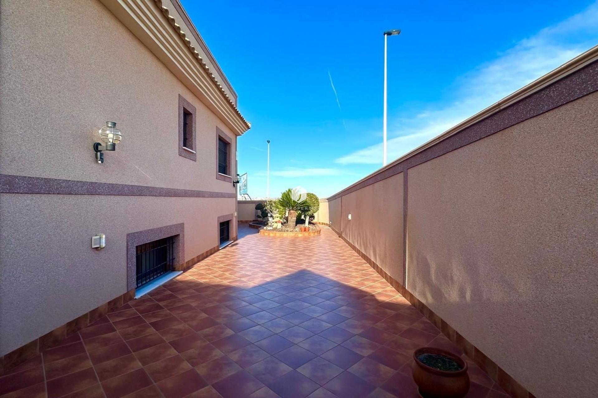 Z drugiej ręki - Szalet -
Torrevieja - La siesta