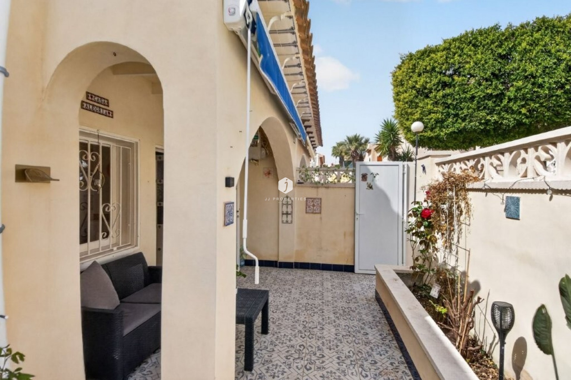 Z drugiej ręki - Szalet -
Torrevieja - Los altos