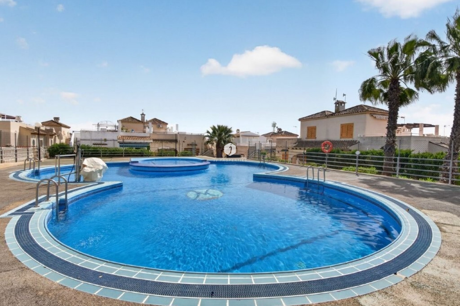Z drugiej ręki - Szalet -
Torrevieja - Los altos
