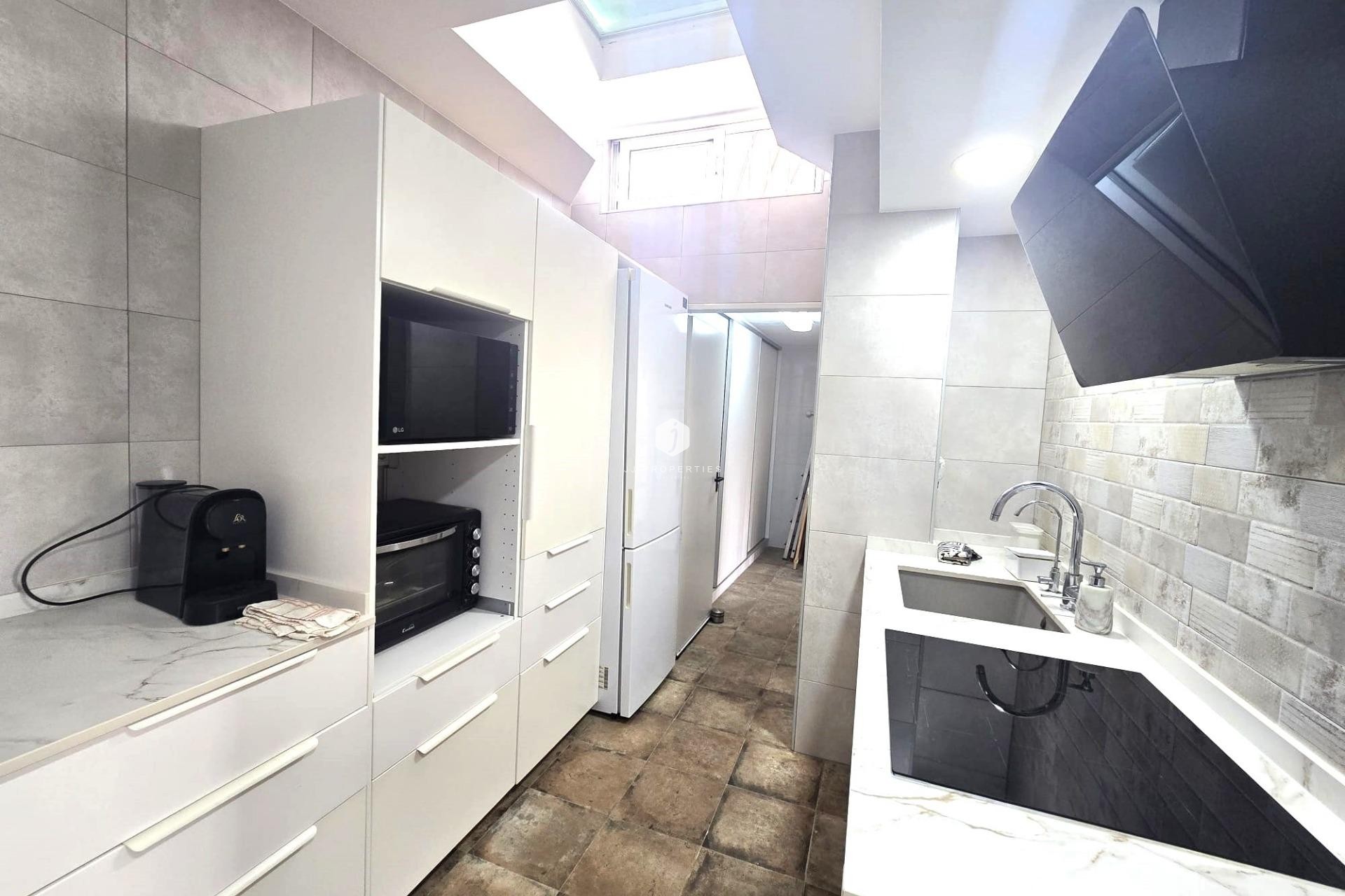 Z drugiej ręki - Szalet -
Torrevieja - Los altos