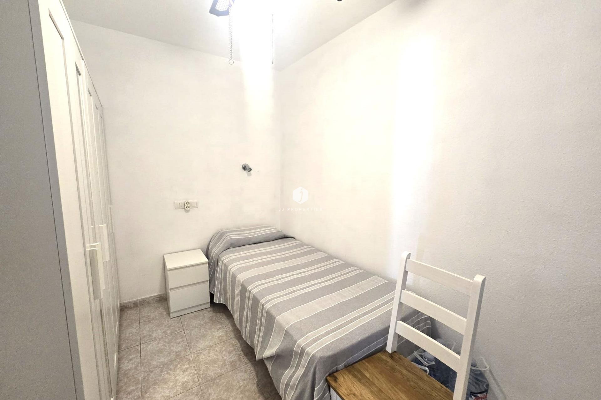Z drugiej ręki - Szalet -
Torrevieja - Los altos