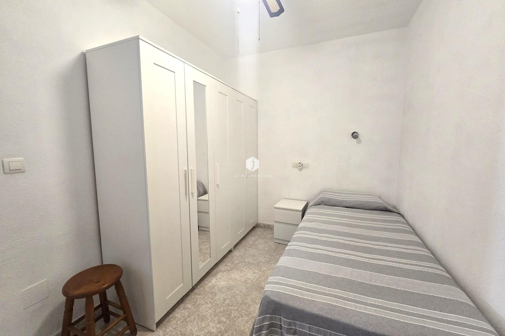 Z drugiej ręki - Szalet -
Torrevieja - Los altos