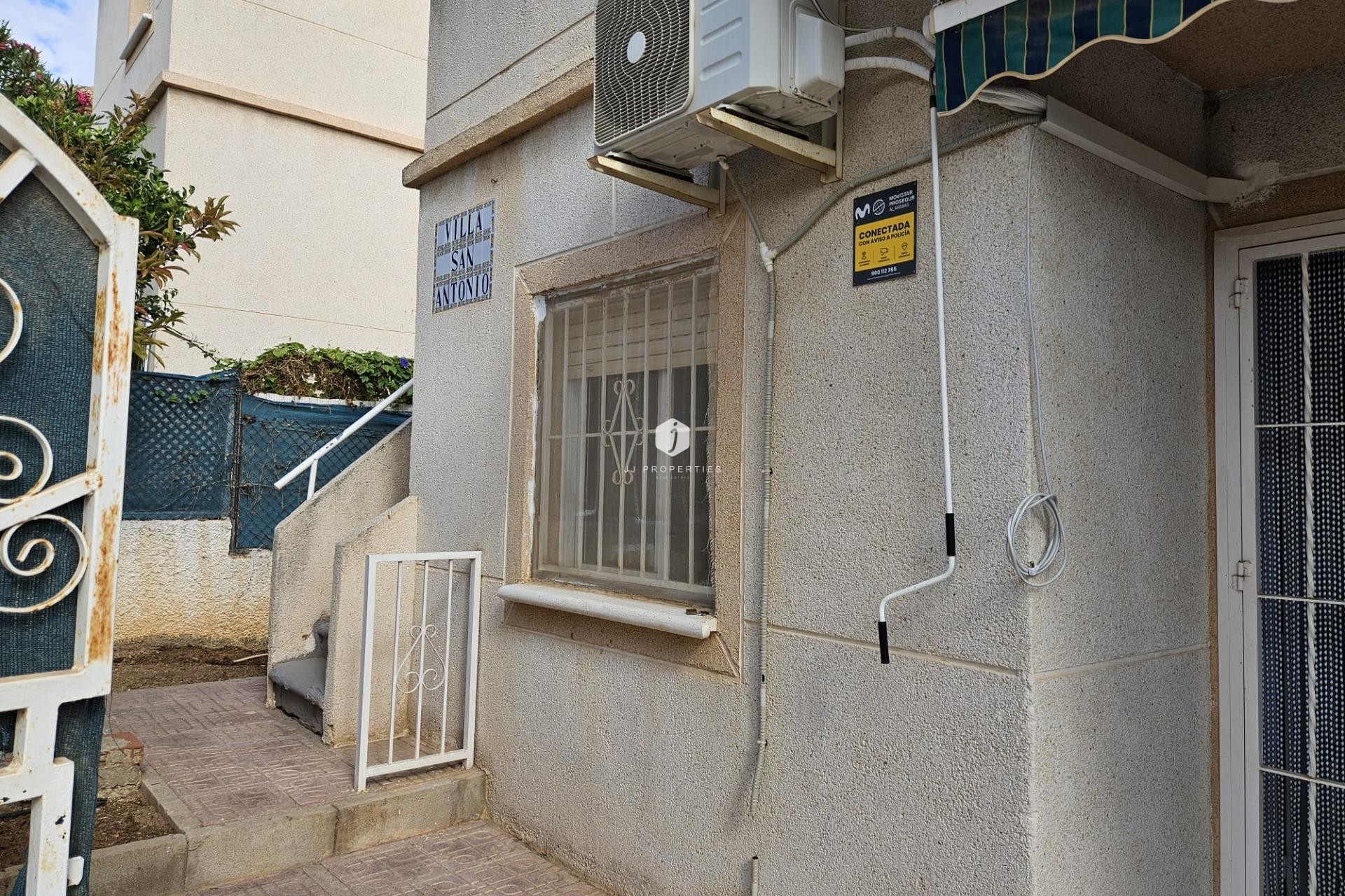 Z drugiej ręki - Szalet -
Torrevieja - Los Balcones - Los Altos del Edén