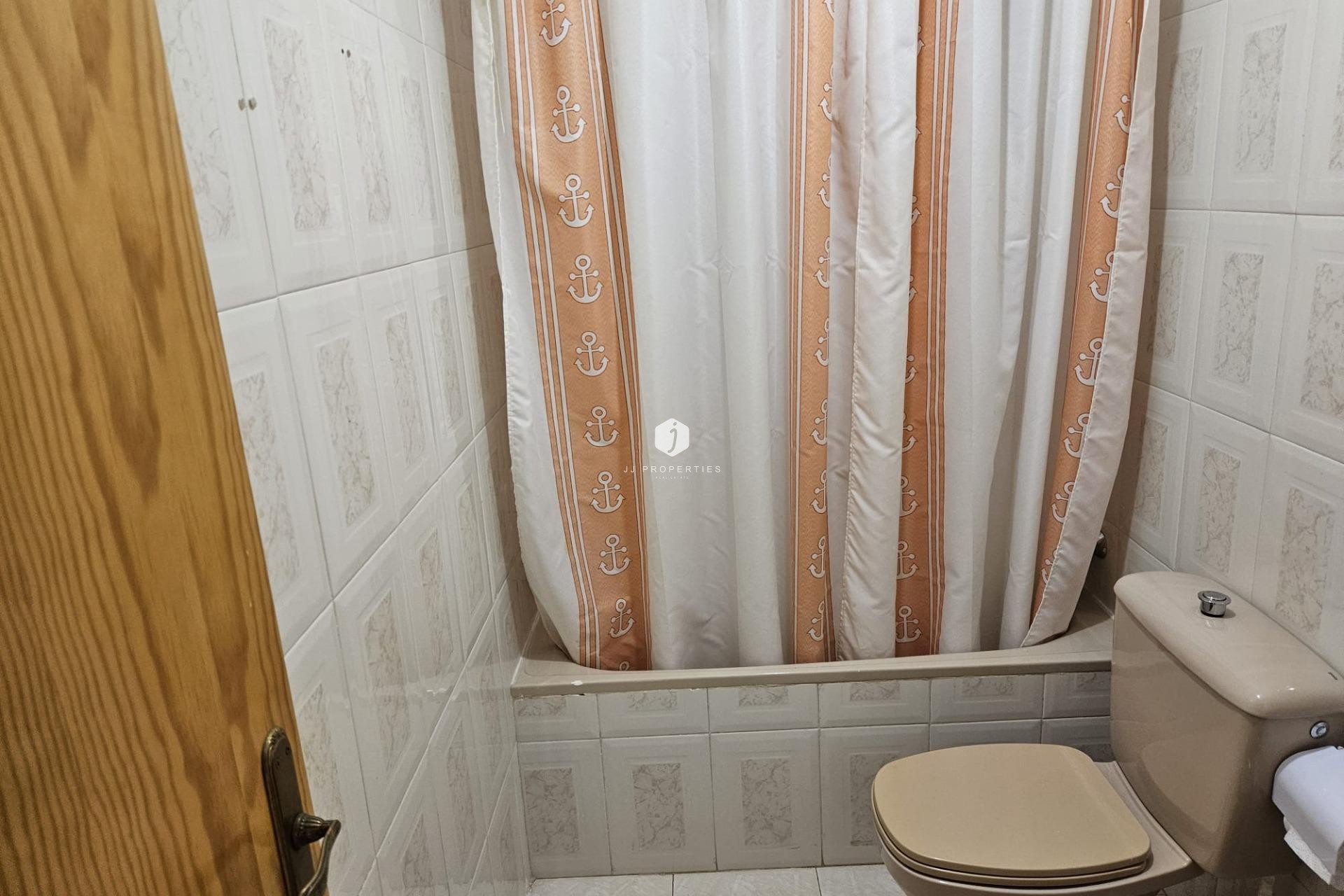 Z drugiej ręki - Szalet -
Torrevieja - Los Balcones - Los Altos del Edén