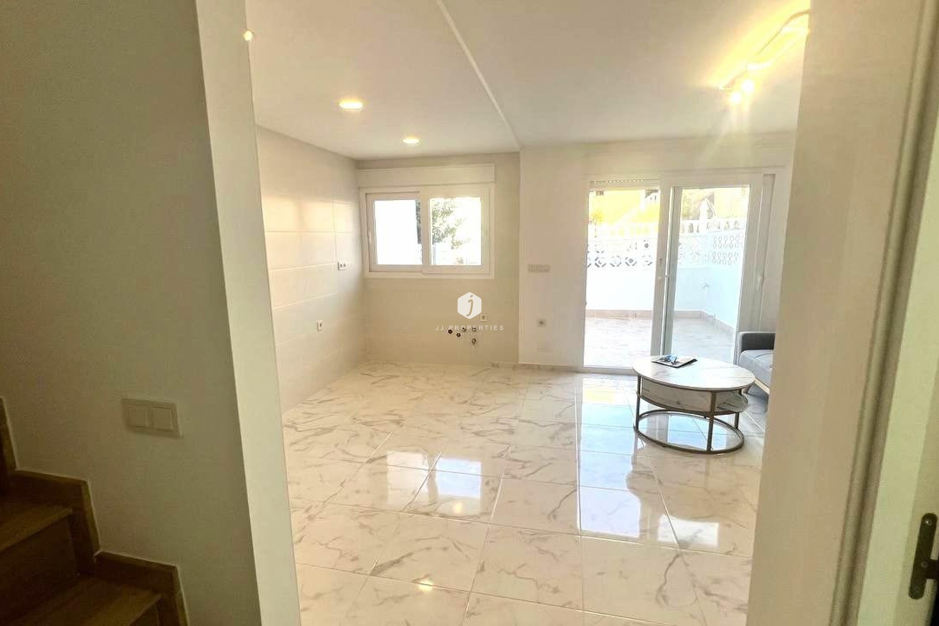 Z drugiej ręki - Szalet -
Torrevieja - Los Balcones - Los Altos del Edén