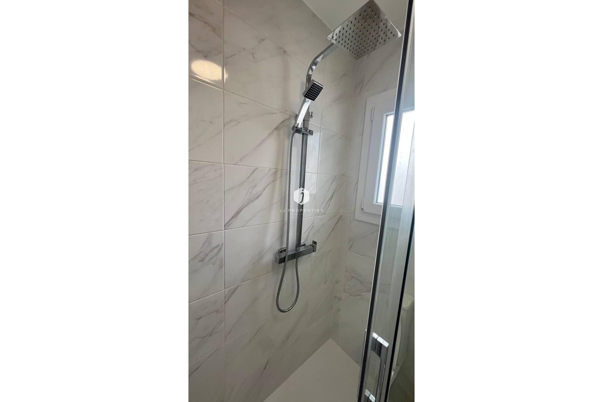 Z drugiej ręki - Szalet -
Torrevieja - Los Balcones - Los Altos del Edén