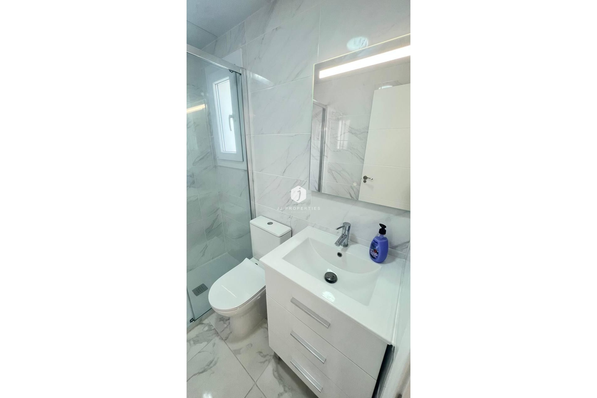 Z drugiej ręki - Szalet -
Torrevieja - Los Balcones - Los Altos del Edén