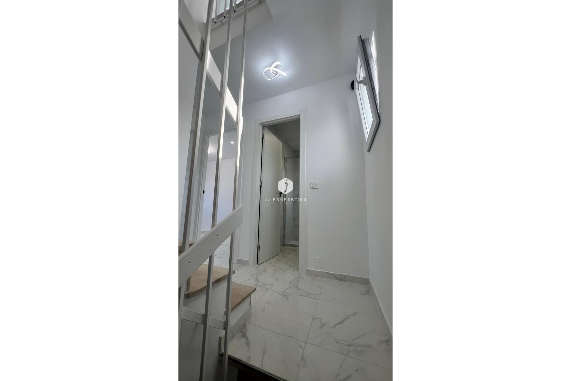 Z drugiej ręki - Szalet -
Torrevieja - Los Balcones - Los Altos del Edén