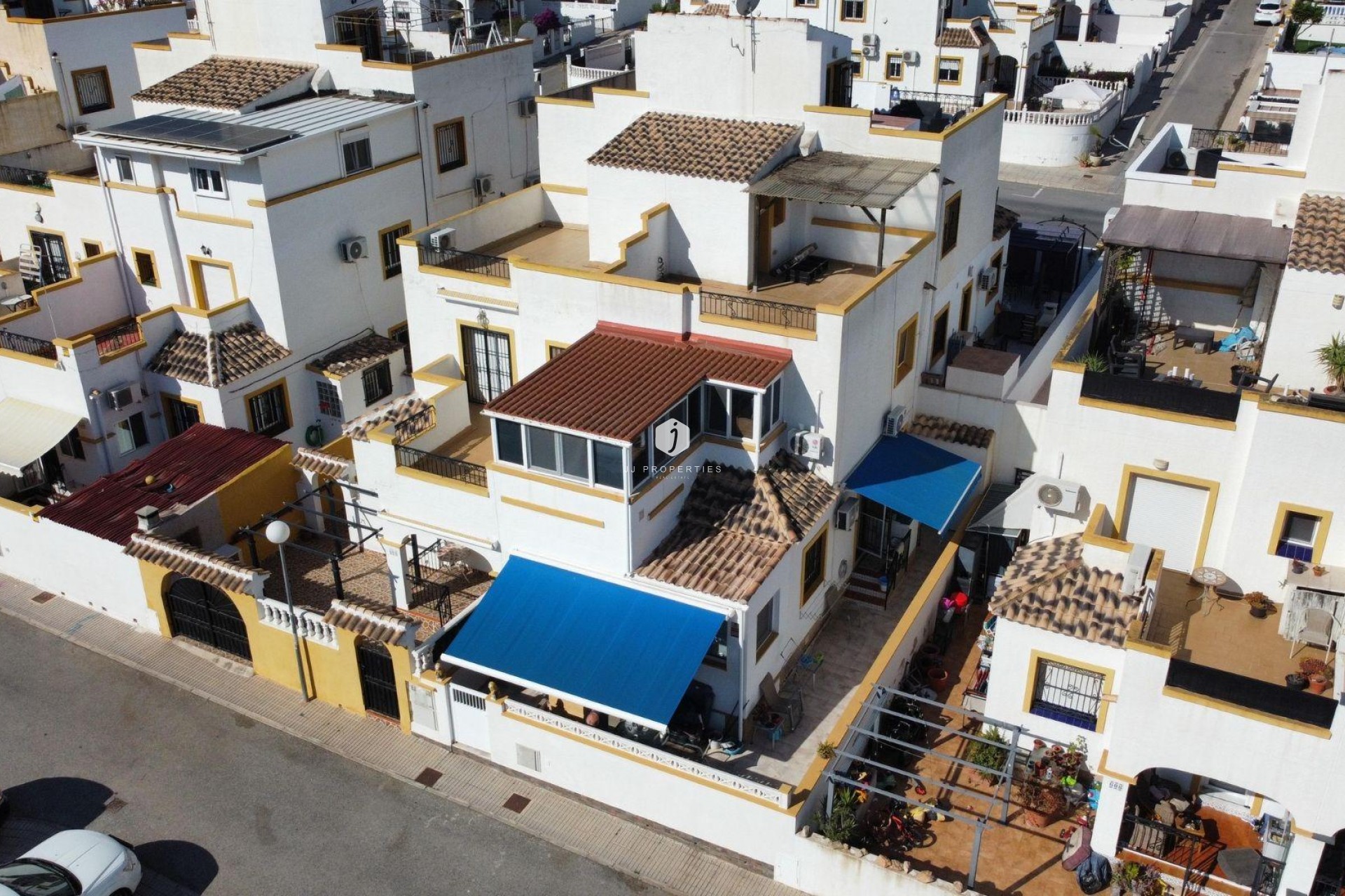 Z drugiej ręki - Szalet -
Torrevieja - Los Balcones