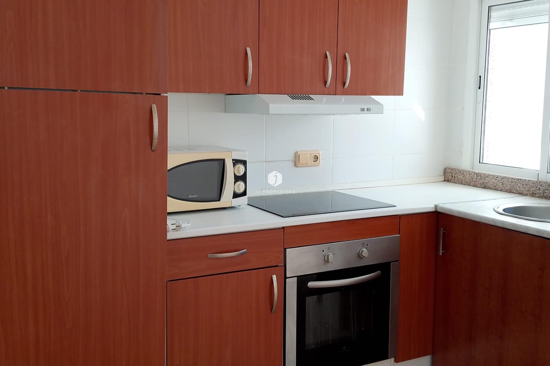 Z drugiej ręki - Szalet -
Torrevieja - Los Balcones