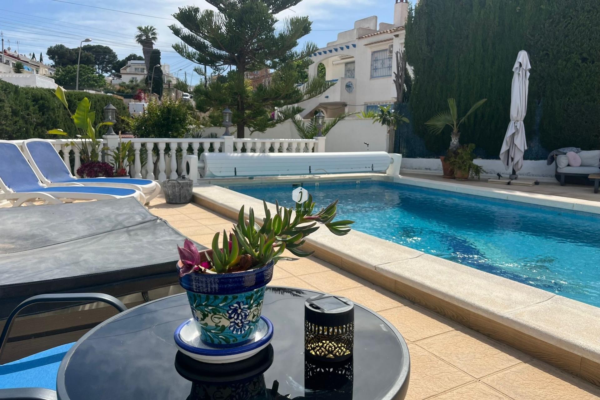 Z drugiej ręki - Szalet -
Torrevieja - Los Balcones