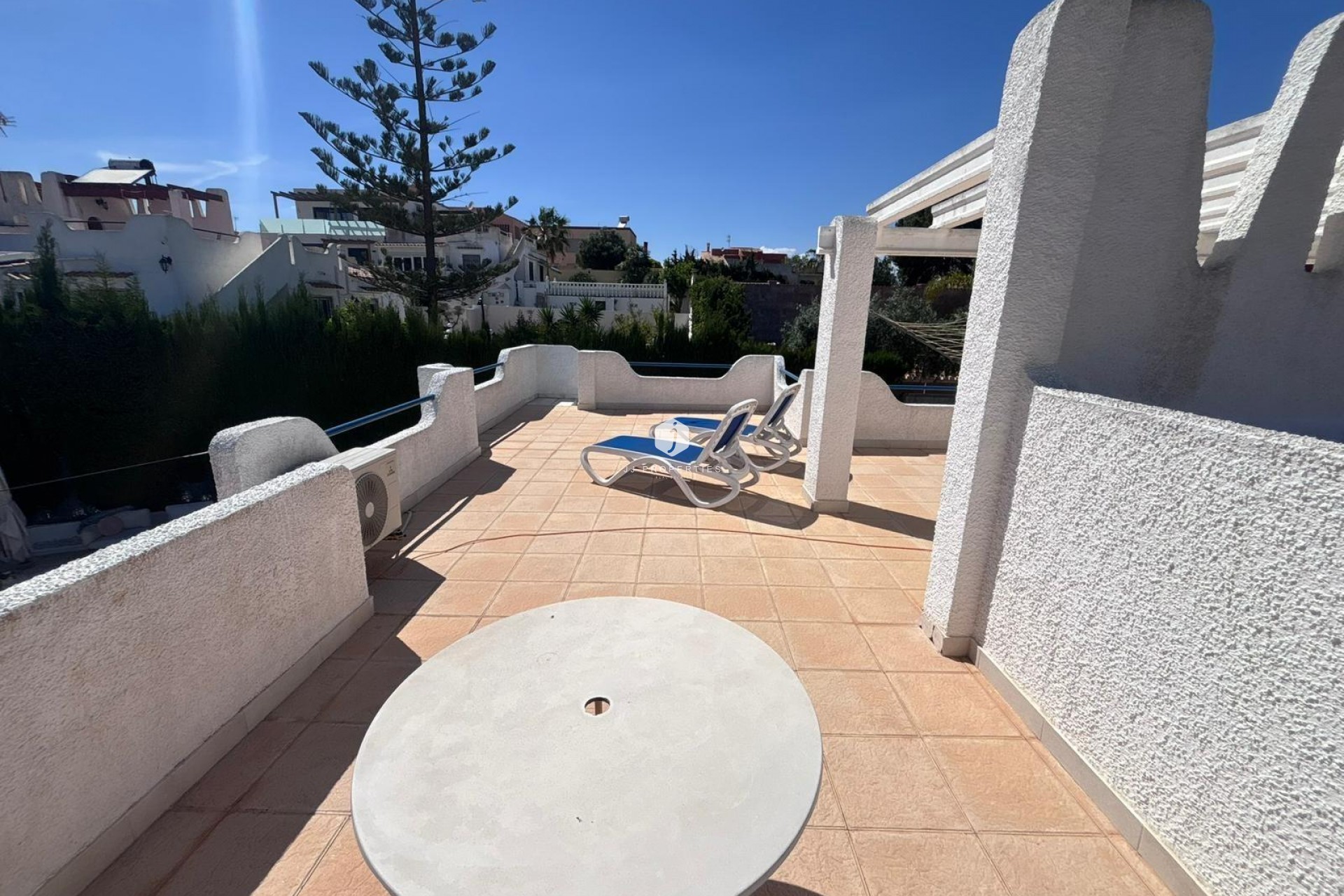 Z drugiej ręki - Szalet -
Torrevieja - Los Balcones