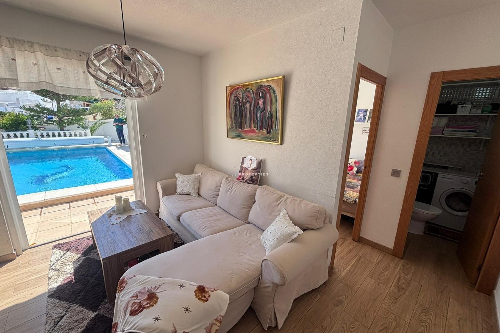 Z drugiej ręki - Szalet -
Torrevieja - Los Balcones