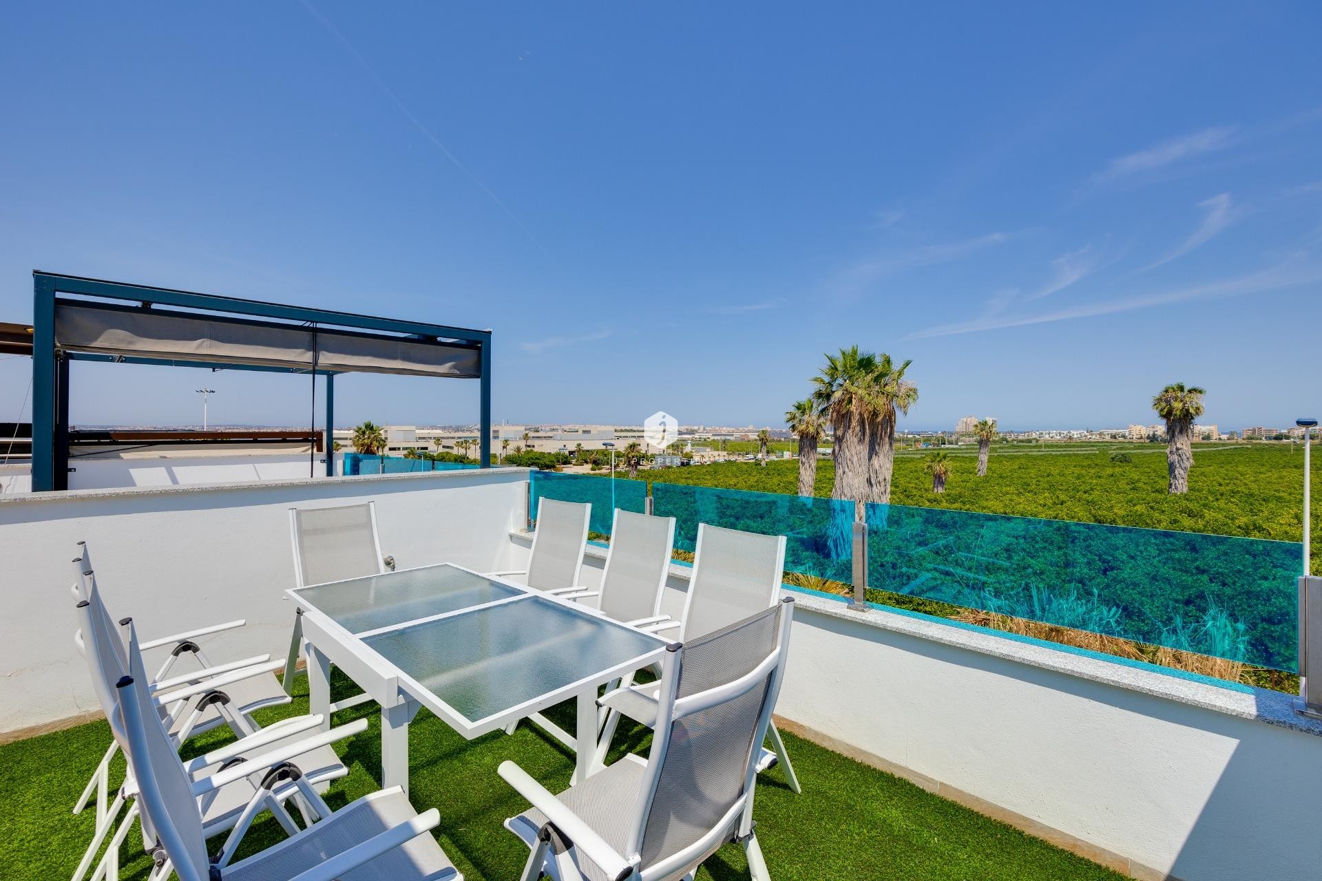 Z drugiej ręki - Szalet -
Torrevieja - Los Balcones