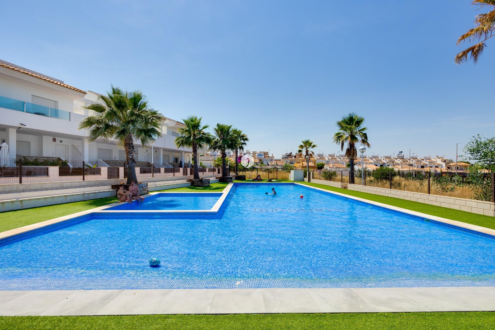 Z drugiej ręki - Szalet -
Torrevieja - Los Balcones