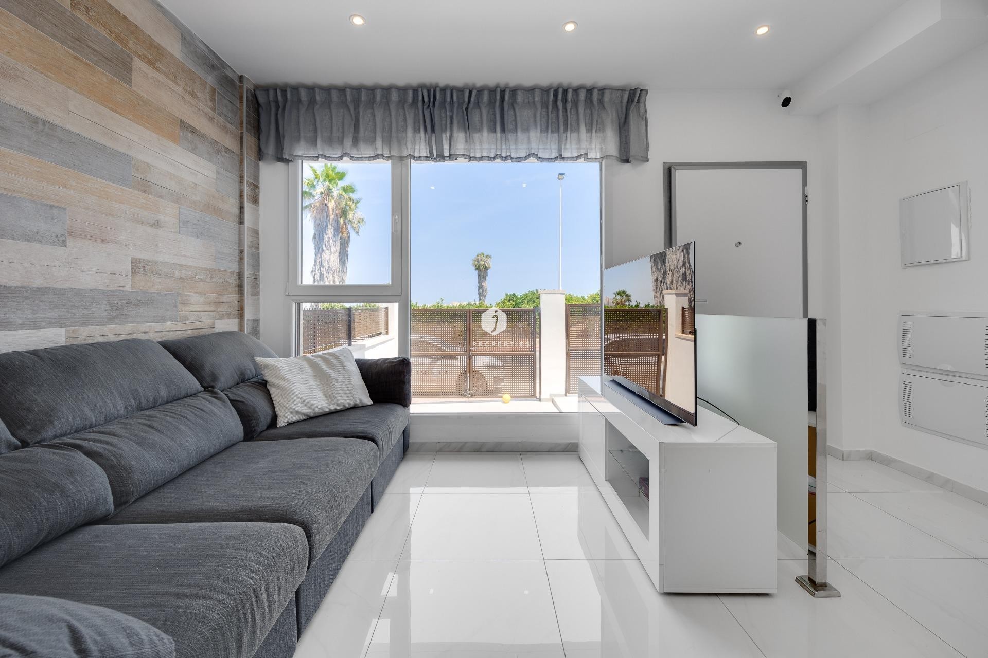 Z drugiej ręki - Szalet -
Torrevieja - Los Balcones