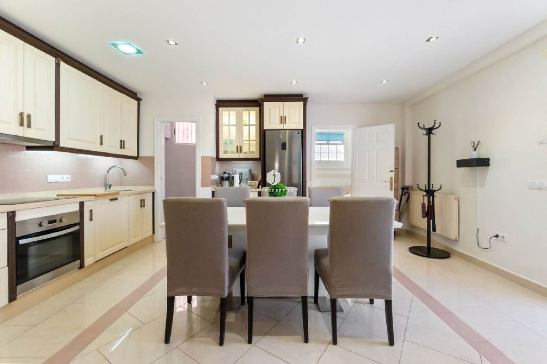 Z drugiej ręki - Szalet -
Torrevieja - Los Frutales/ La Rosaleda