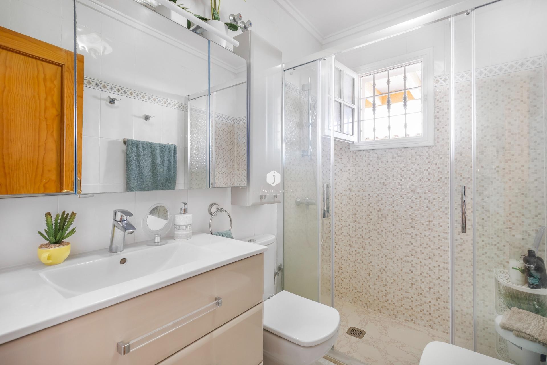 Z drugiej ręki - Szalet -
Torrevieja - Los Frutales