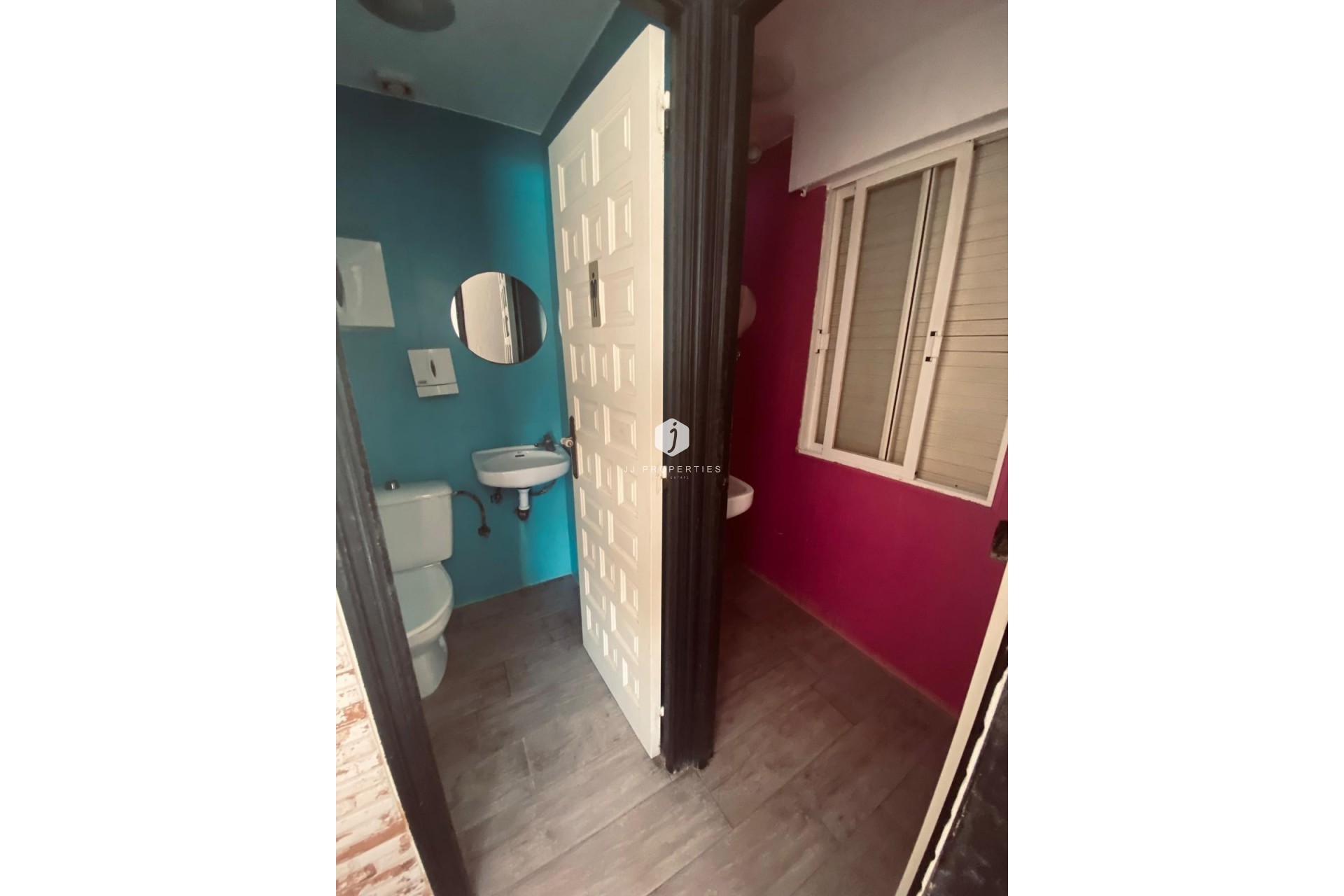 Z drugiej ręki - Szalet -
Torrevieja - Parque Acuático - Sector 25