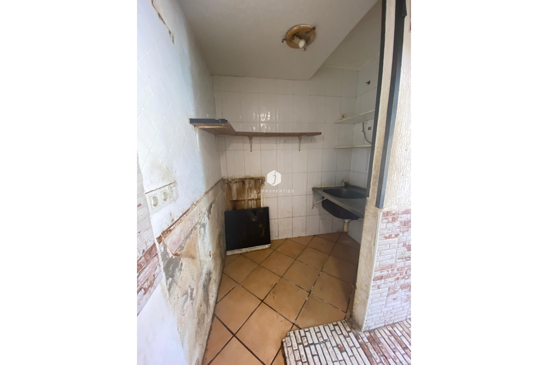 Z drugiej ręki - Szalet -
Torrevieja - Parque Acuático - Sector 25