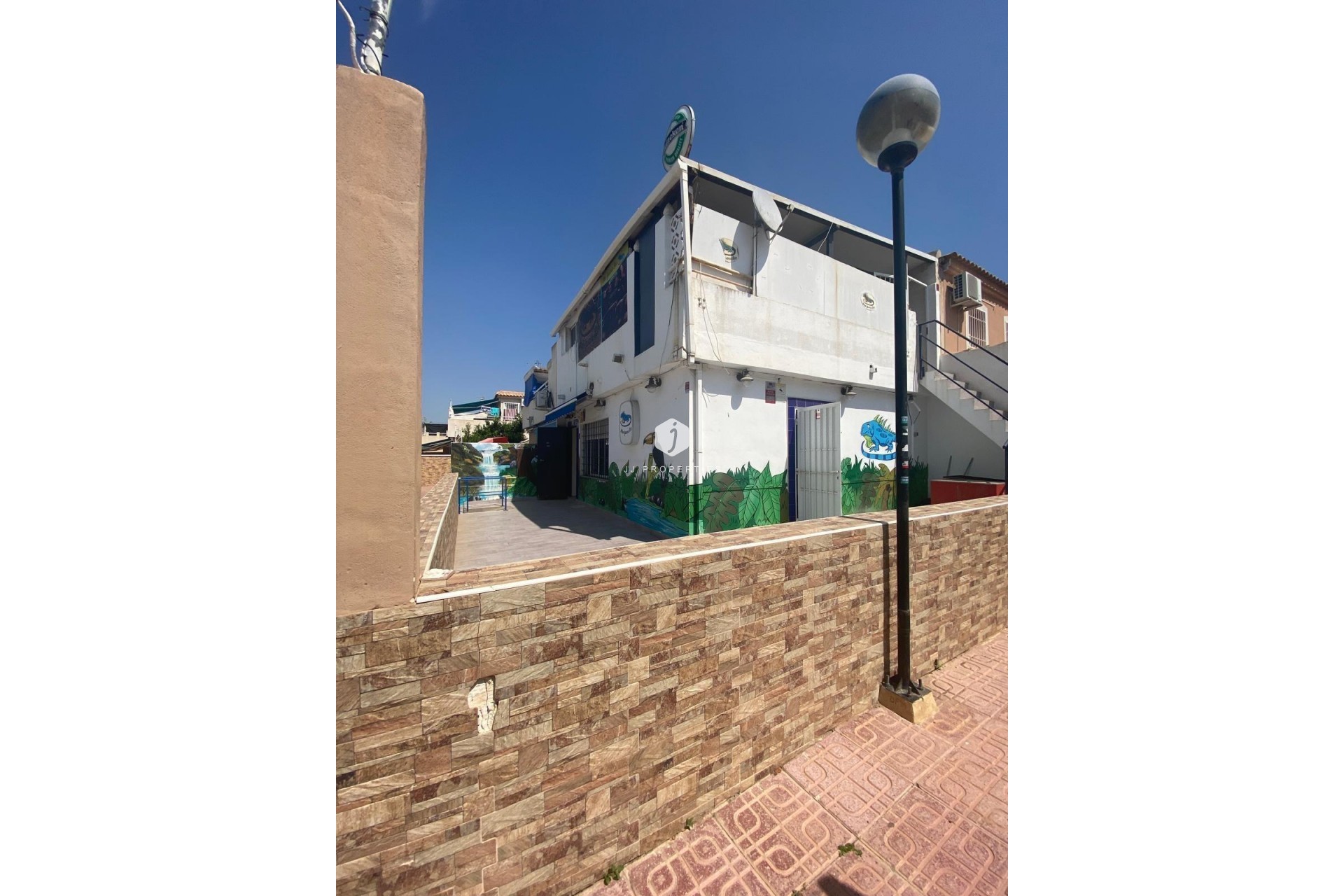 Z drugiej ręki - Szalet -
Torrevieja - Parque Acuático - Sector 25