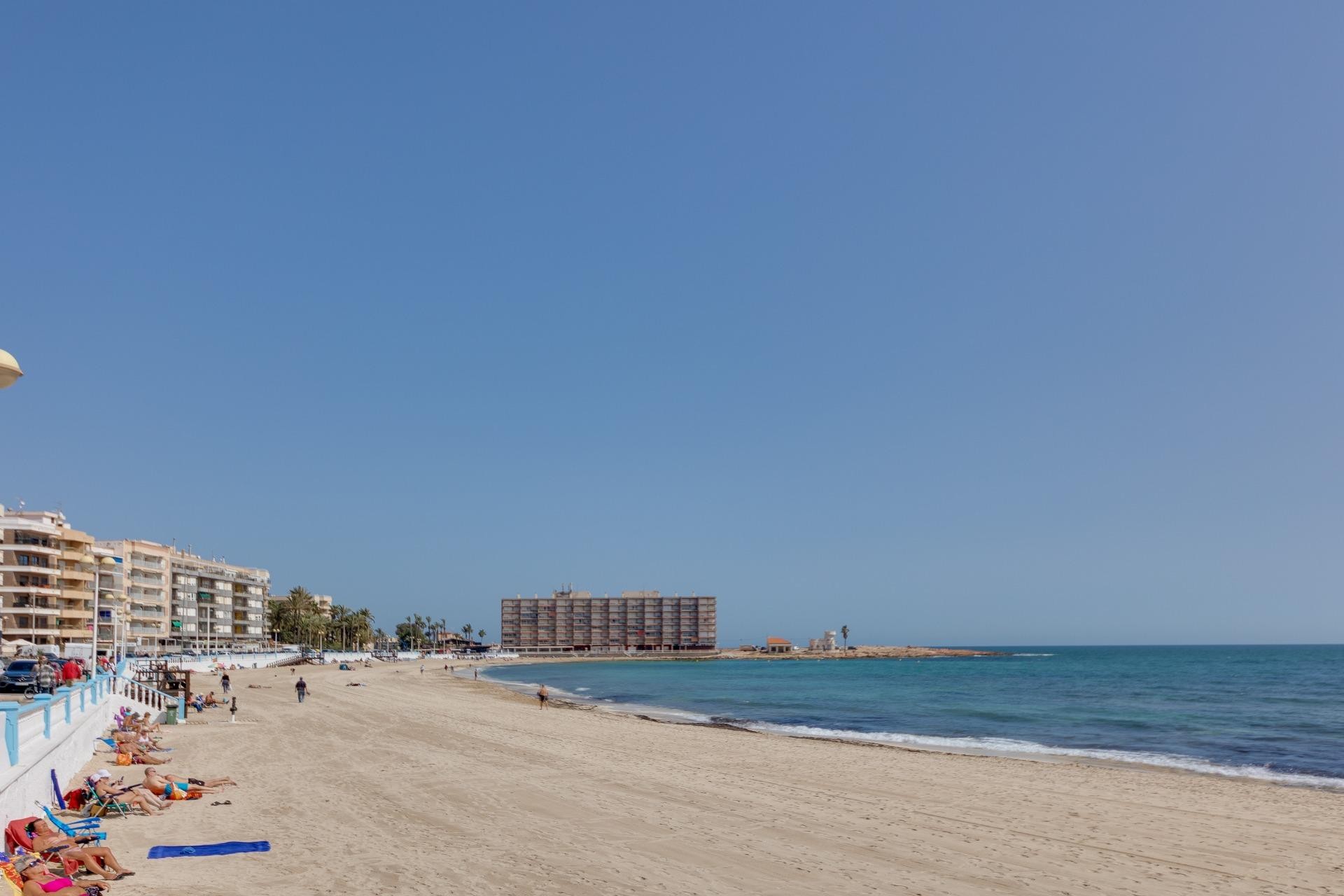 Z drugiej ręki - Szalet -
Torrevieja - Playa de los Locos