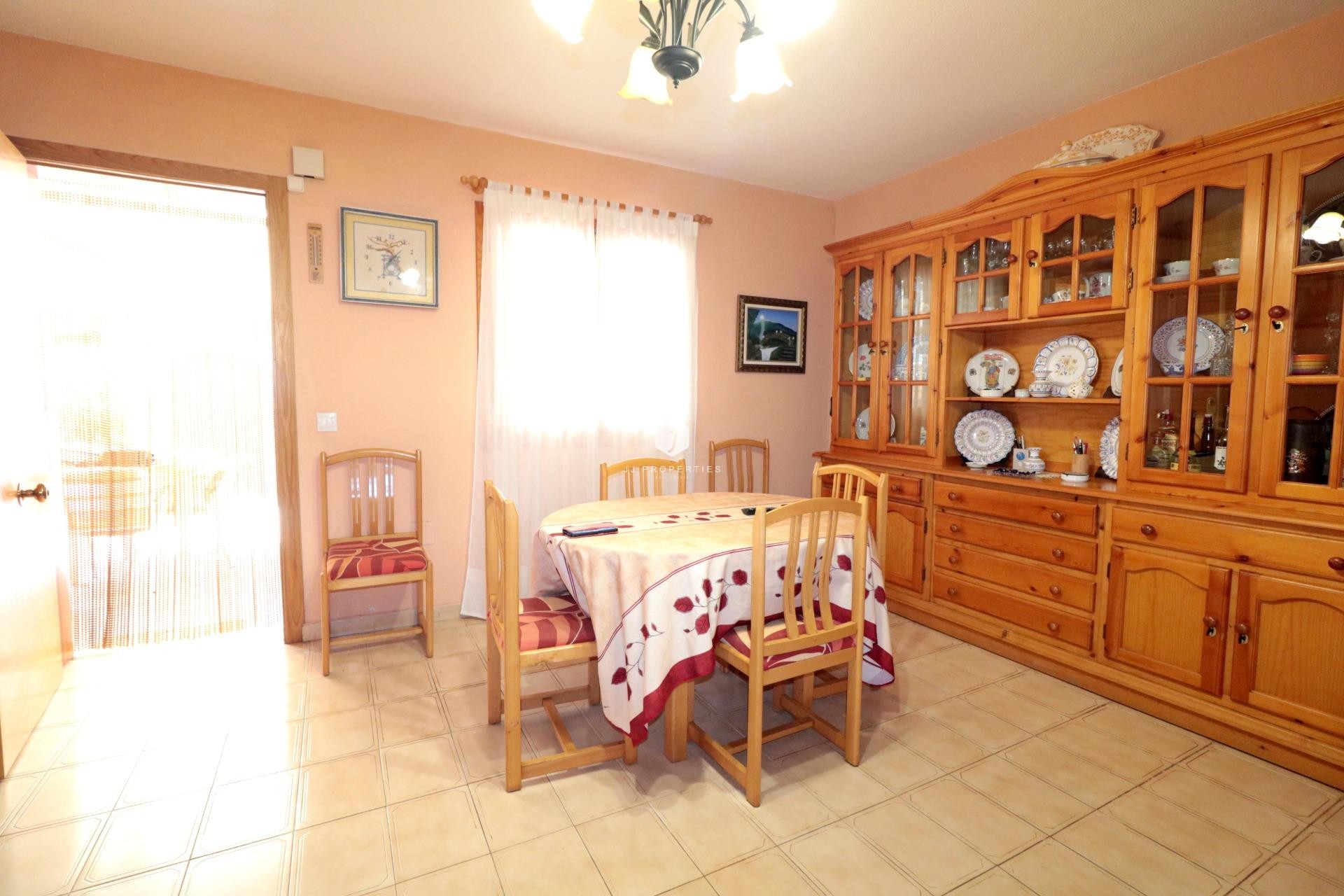 Z drugiej ręki - Szalet -
Torrevieja - Playa de los Naufragos
