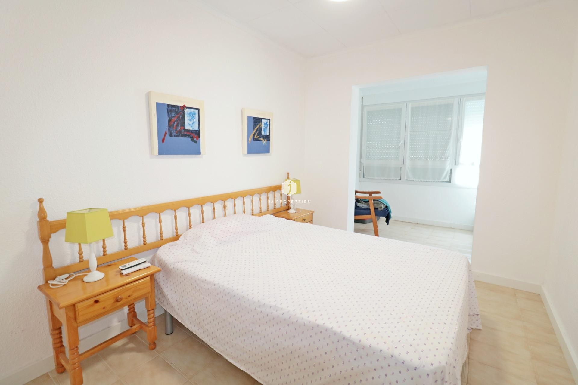 Z drugiej ręki - Szalet -
Torrevieja - Playa de los Naufragos