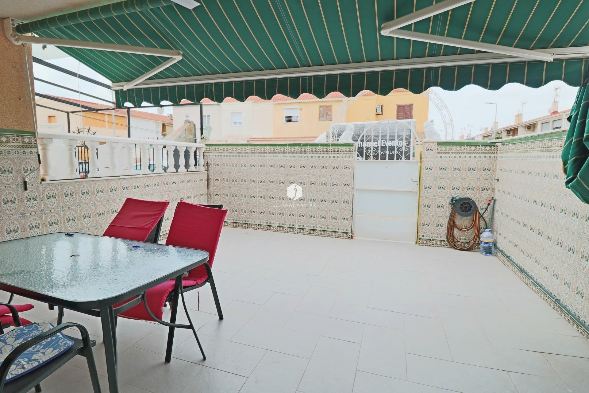 Z drugiej ręki - Szalet -
Torrevieja - Playa de los Naufragos