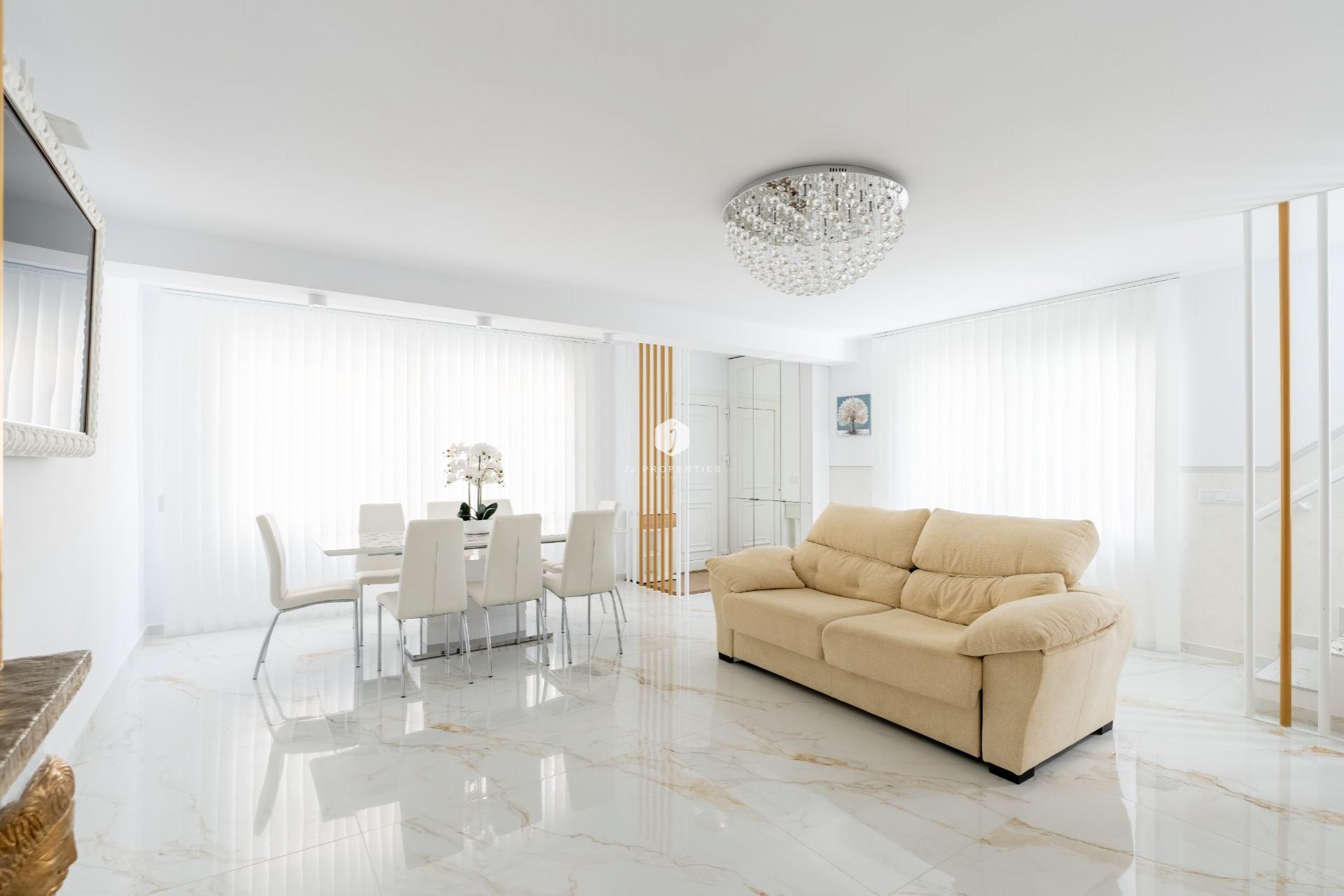 Z drugiej ręki - Szalet -
Torrevieja - Punta prima