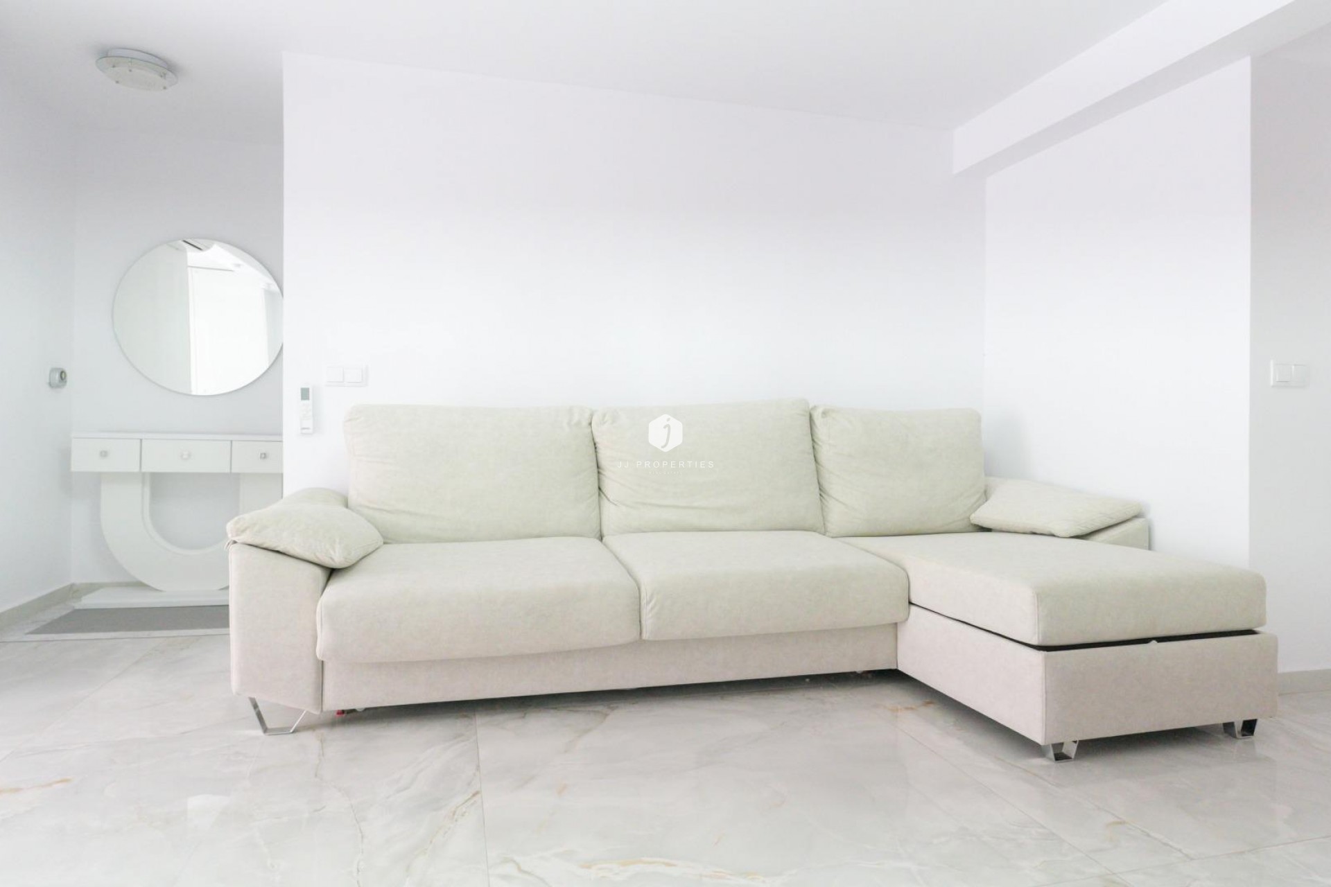 Z drugiej ręki - Szalet -
Torrevieja - Punta prima