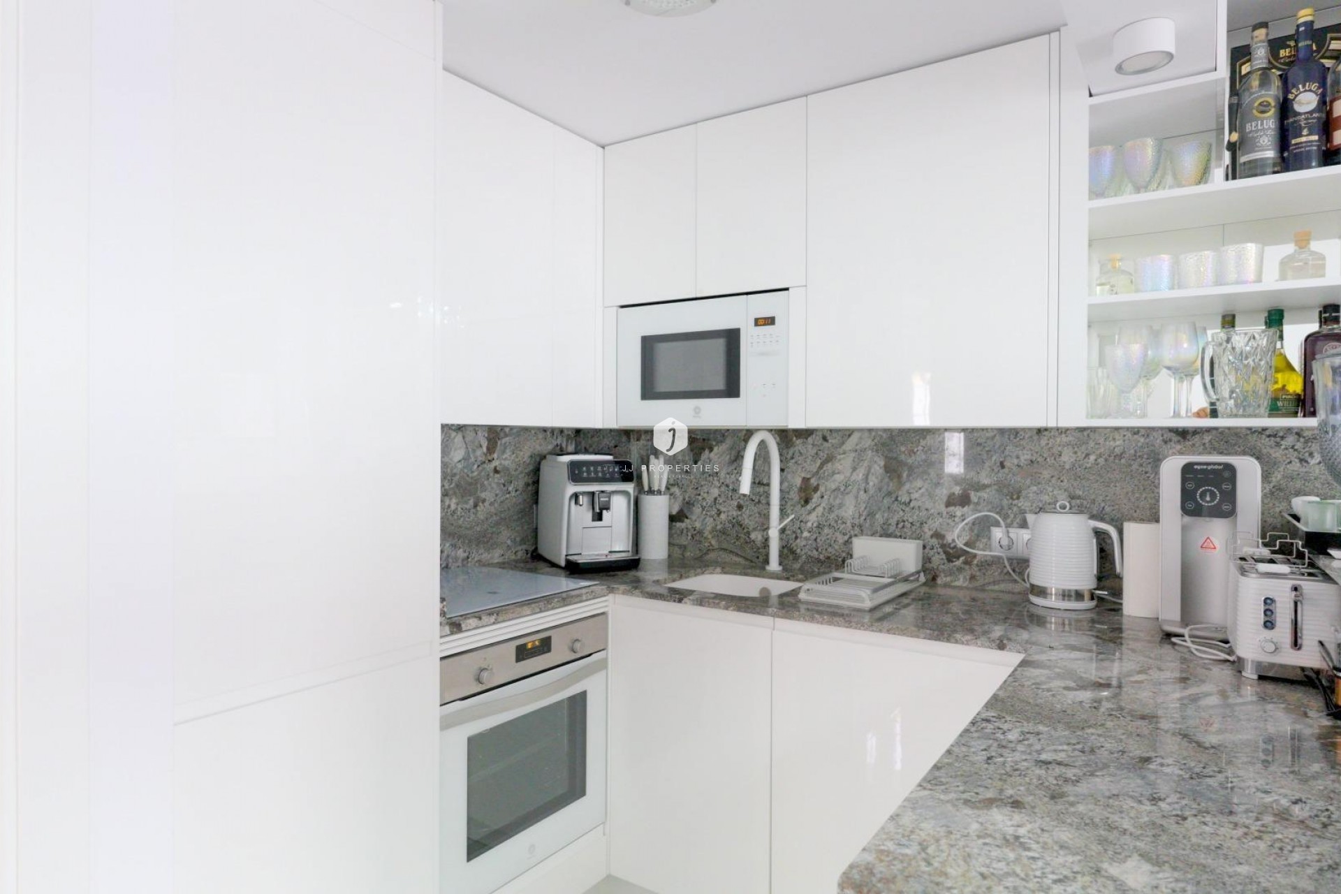 Z drugiej ręki - Szalet -
Torrevieja - Punta prima