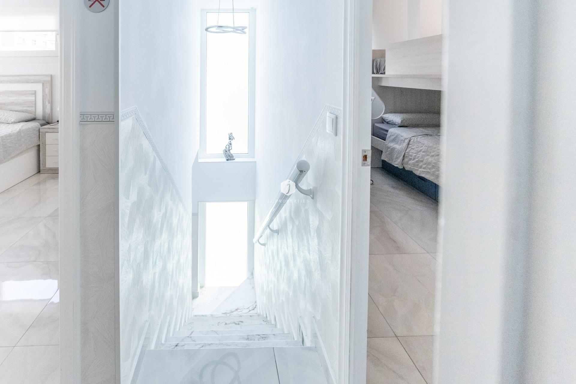 Z drugiej ręki - Szalet -
Torrevieja - Punta prima