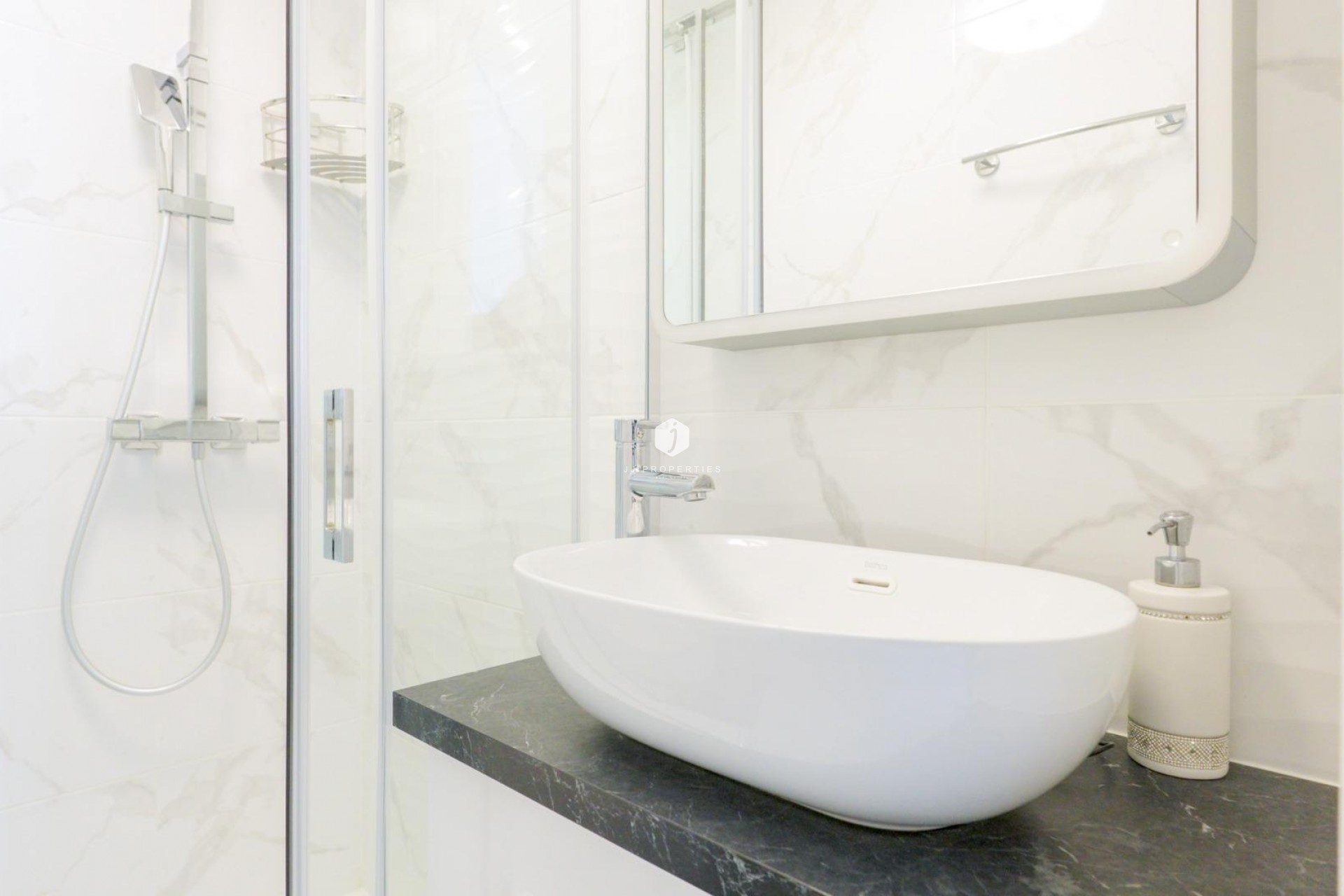 Z drugiej ręki - Szalet -
Torrevieja - Punta prima