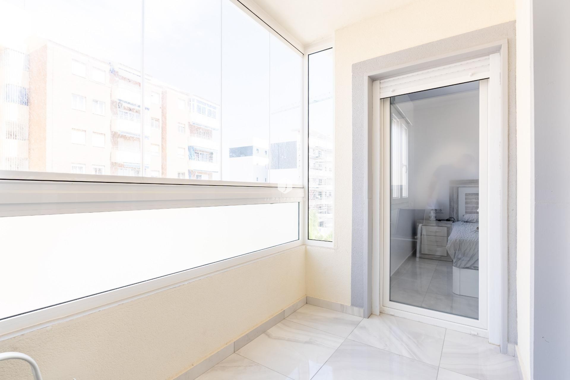 Z drugiej ręki - Szalet -
Torrevieja - Punta prima
