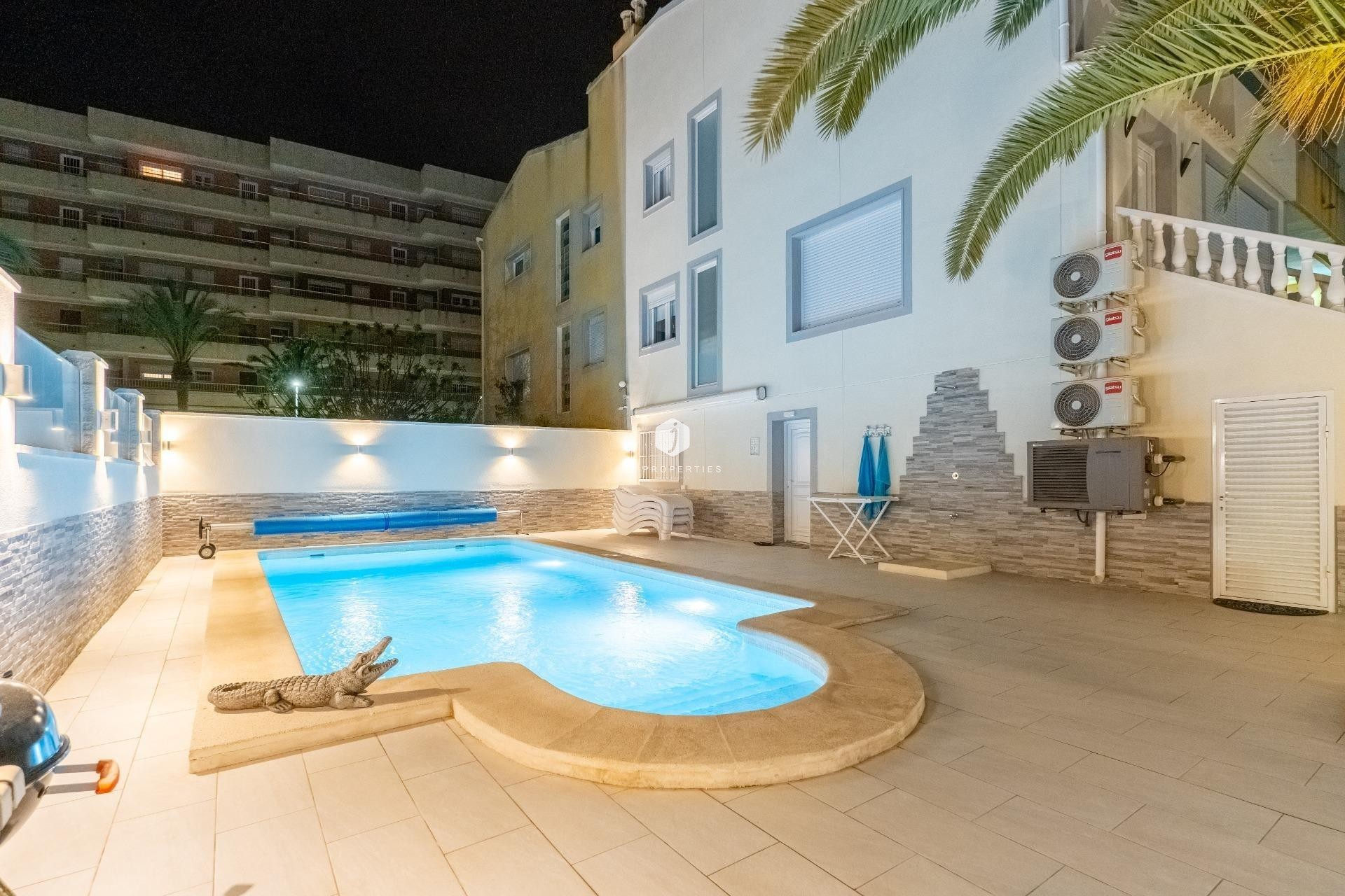 Z drugiej ręki - Szalet -
Torrevieja - Punta prima